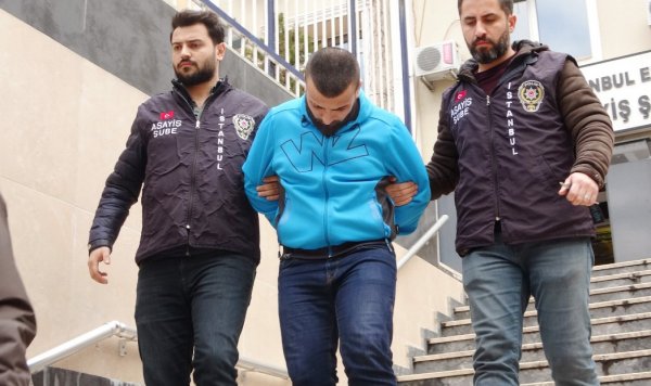 i Cinayetten sonra ayakkabılarını bile giymeden kaçtı