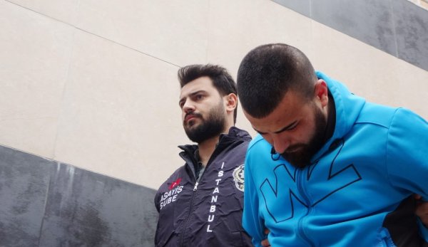 i Cinayetten sonra ayakkabılarını bile giymeden kaçtı