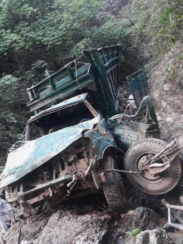 d 10 müzisyen önce kurşun yağmuruna tutuldu, sonra yakıldı