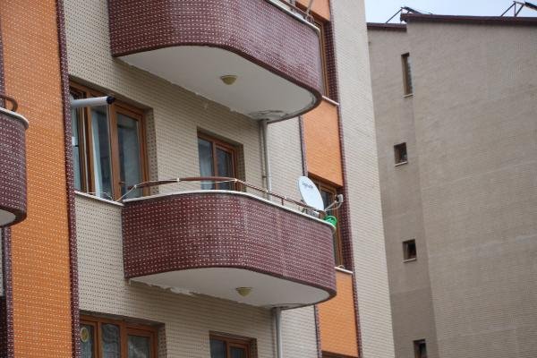 d Oğlunu 12 yerinden bıçaklayıp öldüren anne, intihar etti