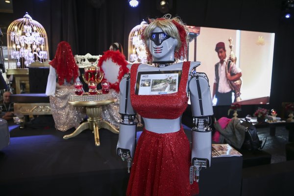 a Kına gecelerinde robotlar kullanılacak