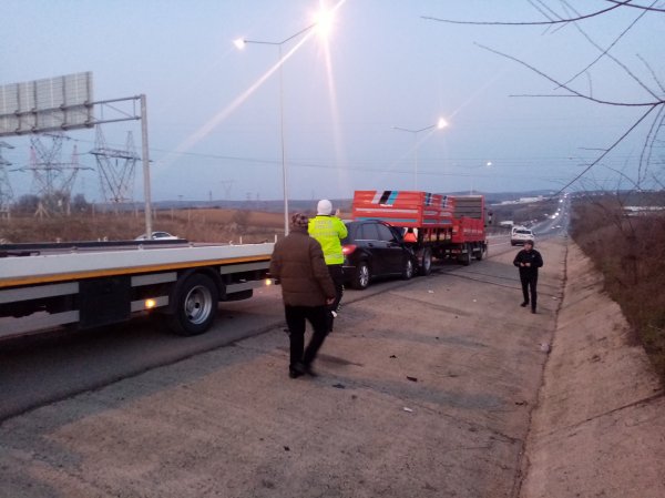 i Tekirdağ'da otomobil traktör römorkuna çarptı