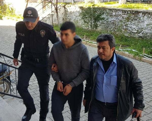 d Annesini bıçakladıktan sonra polislere teslim oldu