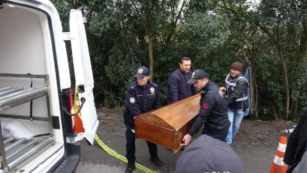 Elleri ve ayakları iple bağlı cesedi yola attılar