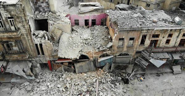 Rus savaş uçakları yine İdlib'e saldırdı: 35 ölü