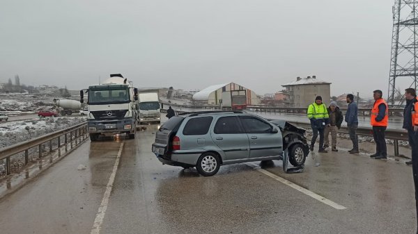 i Kırıkkale'de iki ayrı trafik kazasında 4 kişi yaralandı