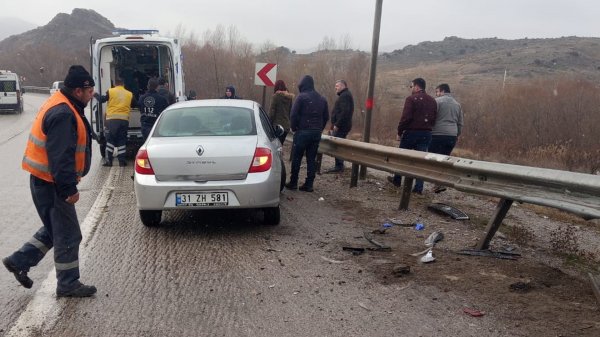 i Kırıkkale'de iki ayrı trafik kazasında 4 kişi yaralandı