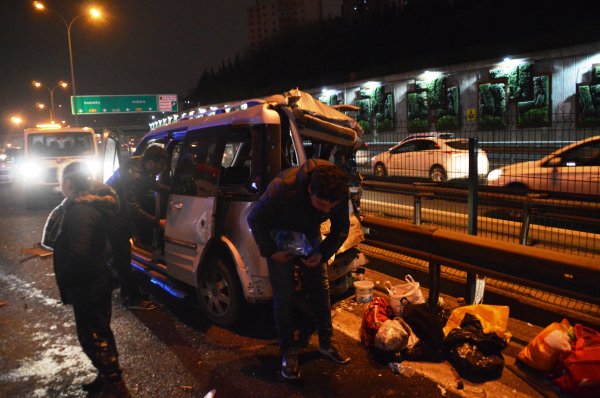 İstanbul'da 6 araç zincirleme trafik kazasına karıştı