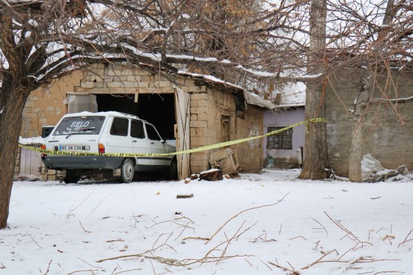 i Kırşehir'de cinnet getiren adam eşini öldürdü