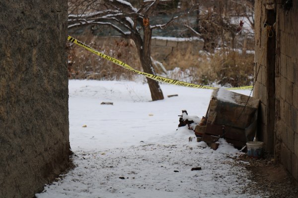 i Kırşehir'de cinnet getiren adam eşini öldürdü
