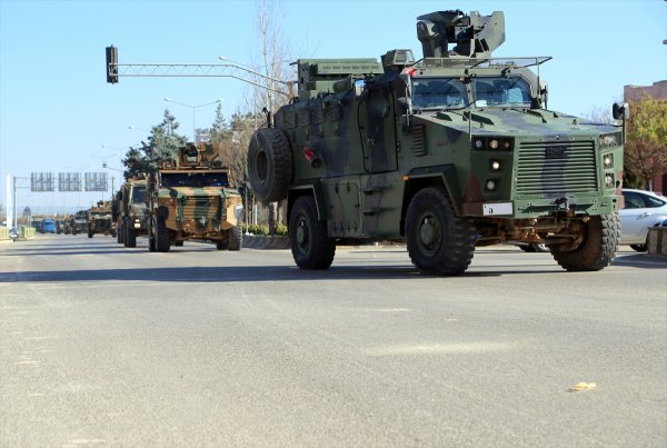 Suriye sınırına asker takviye edildi