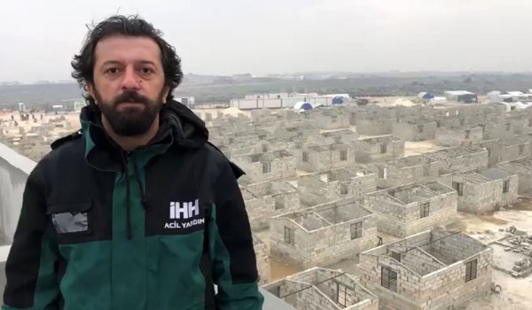 Türkiye’den İdlib’e 10 bin briket ev