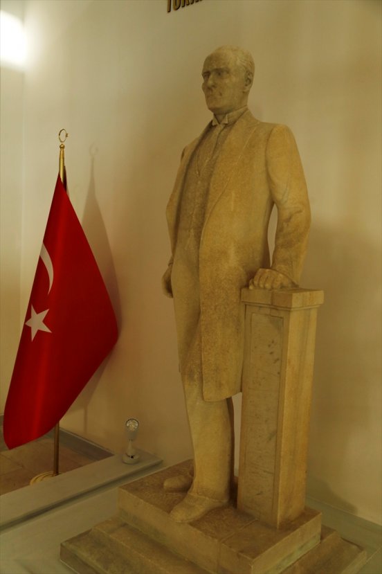 Atatürk'ün 1929'da yapılan heykelinin restorasyonu tamamlandı