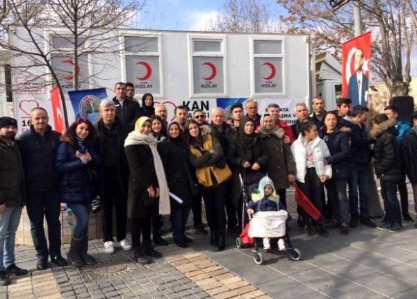 i Annesini ve kardeşini kaybeden genç, kan bağışçısı oldu