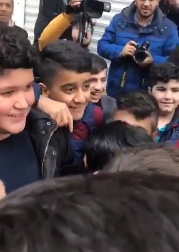 Süleyman Soylu'nun Mardinli çocuklarla keyifli sohbeti