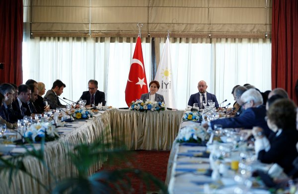 a Akşener, parlamenter sisteme geçileceğini düşünüyor