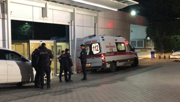 Uzlaşmak için gittiği ofiste elinden vuruldu