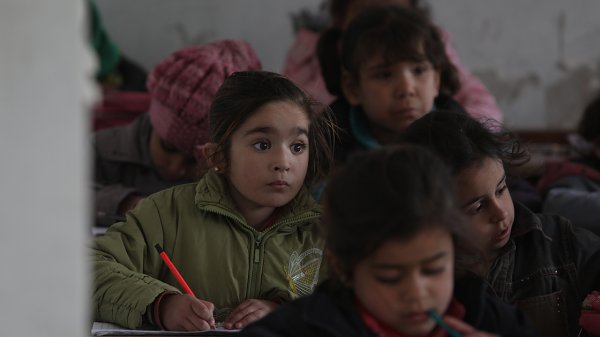 a Barış Pınarı bölgesinde eğitim desteği