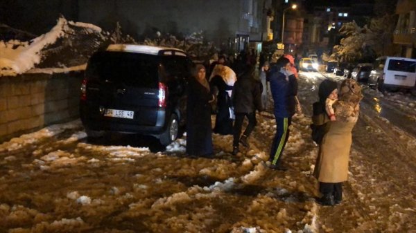 Depremin hissedildiği illerde korku hakim