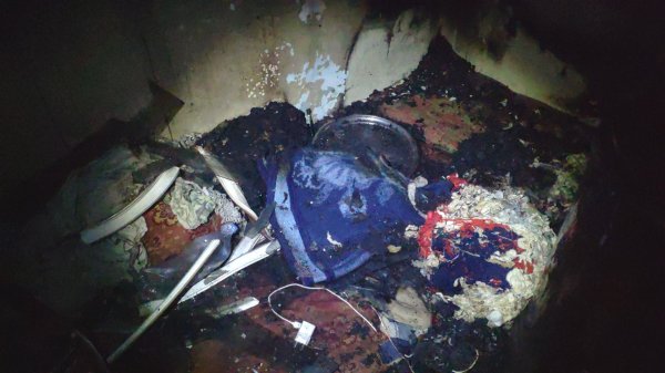 Şarjda unutulan telefondan dolayı yangın çıktı