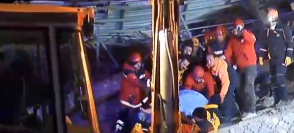 Elazığ'da kurtarma çalışmaları başladı