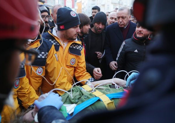 a Cumhurbaşkanı Erdoğan, depremzedelerle buluştu