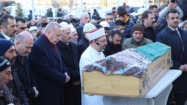 a Cumhurbaşkanı Erdoğan, depremzedelerle buluştu