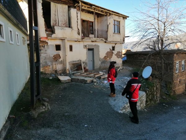 a Depremzedeler için 'psikososyal destek ekipleri' devrede