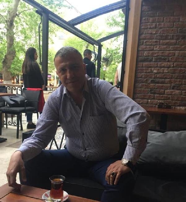 Depremde başına düşen sac parçasıyla öldü