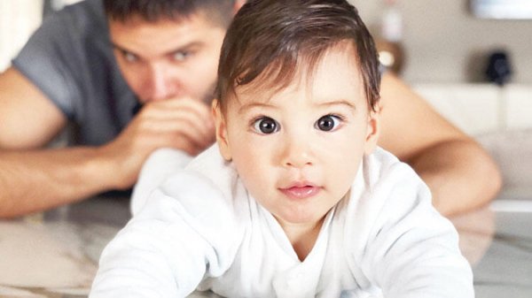 Almeda Abazi, oğlu ve eşini paylaştı