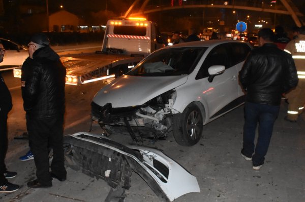 i İzmir’de zincirleme trafik kazası: 2'si ağır 3 yaralı