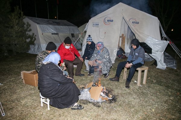 Deprem bölgesine 30 bin ton kömür gönderiliyor