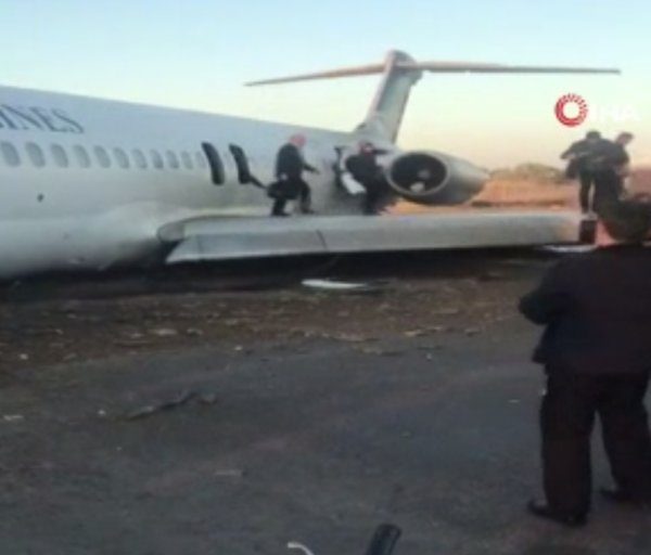 İran'da yolcu uçağı pistten çıktı