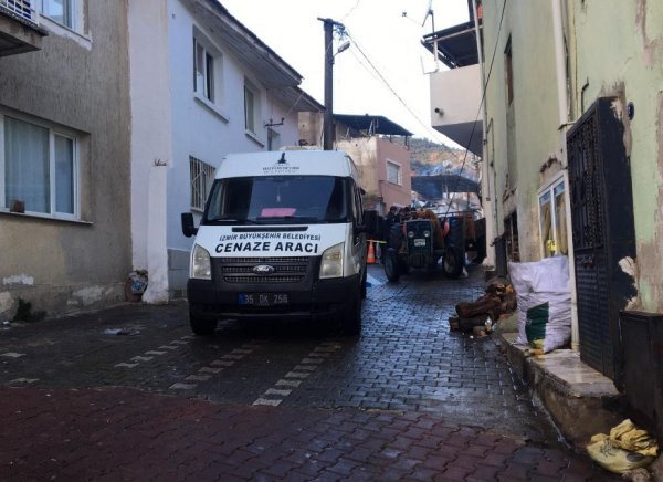 Çatıyı kontrol etmek için çıktı, ayağı kaydı düşüp öldü