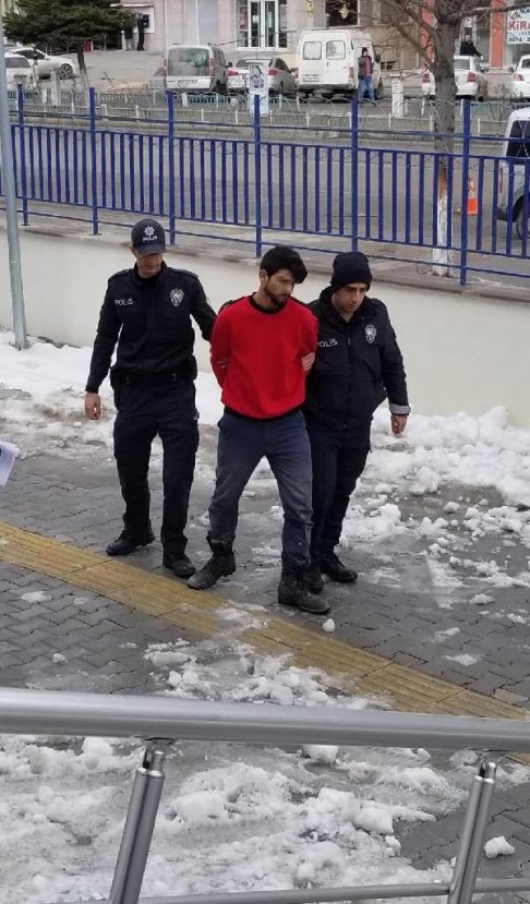 Bisikletle geçerken öğretmeni taciz etti