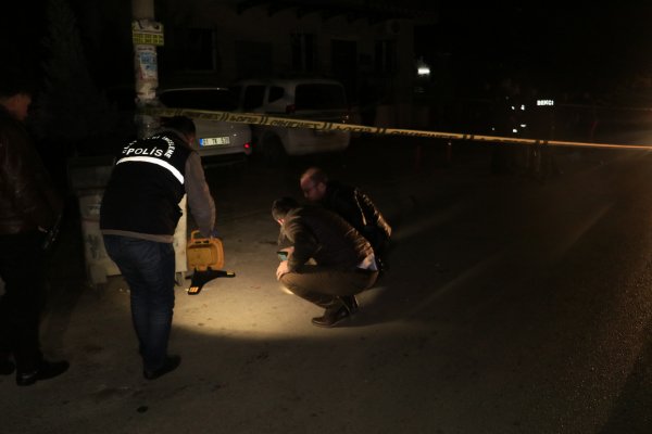 i Adana'da bir kişi 2 yeğenine sokakta kurşun yağdırdı