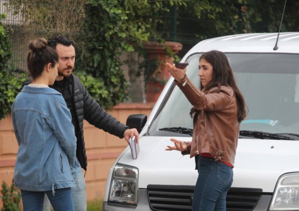 i Lise öğrencisinin çantasını kapıp, kaçtı