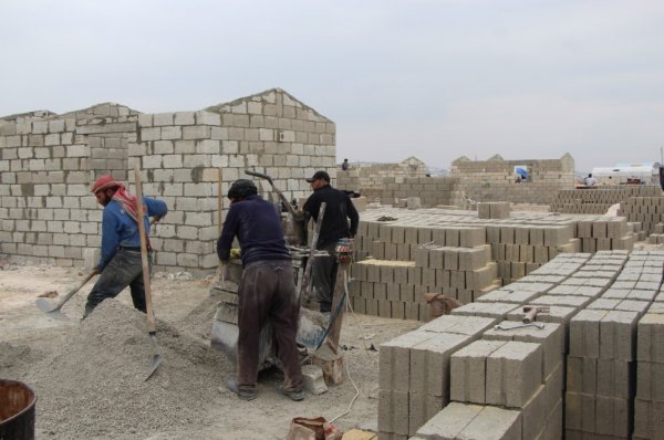 Erdoğan’ın İdlibliler için bahsettiği briket evler