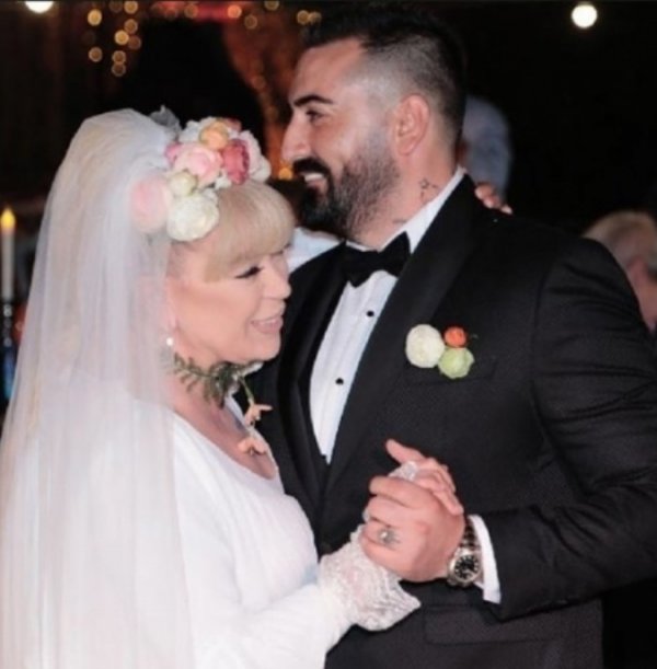 Zerrin Özer boşandı