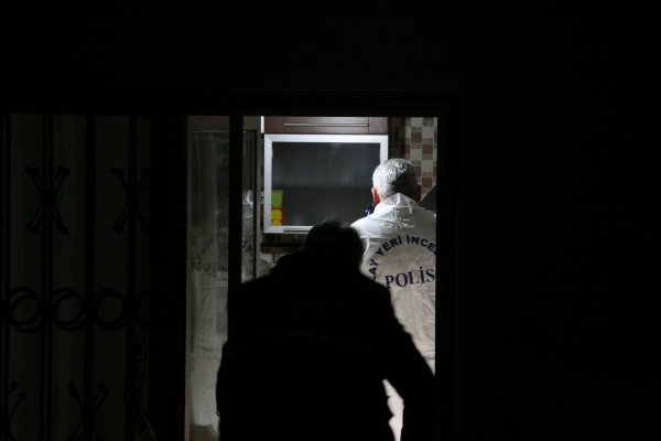 Denizli'de oğlu, babasını evinde ölü olarak buldu