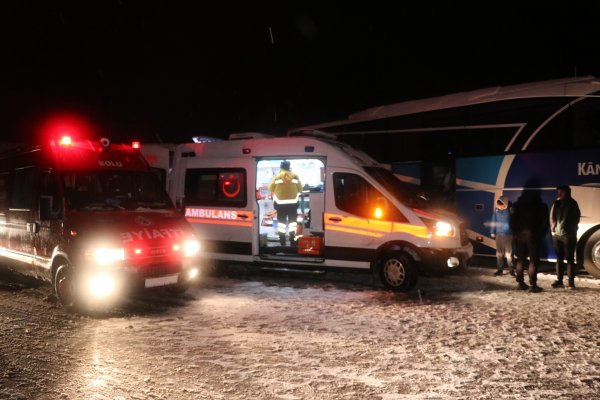 a Bolu'da zincirleme trafik kazası: 1 ölü 19 yaralı