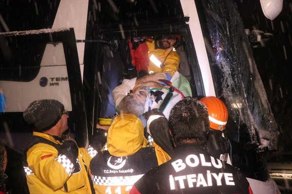 a Bolu'da zincirleme trafik kazası: 1 ölü 19 yaralı