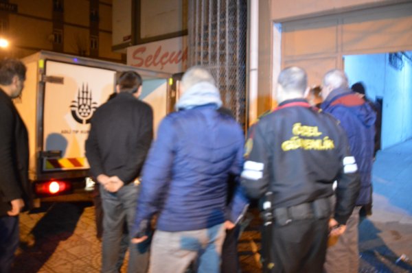 i Başakşehir'de bir kişi bıçaklanarak öldürüldü