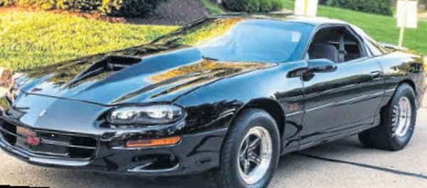 Burak Özçivit'in yeni arabası