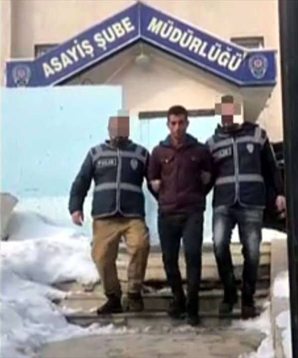 a Polis, karda iz bırakan hırsızı yakaladı