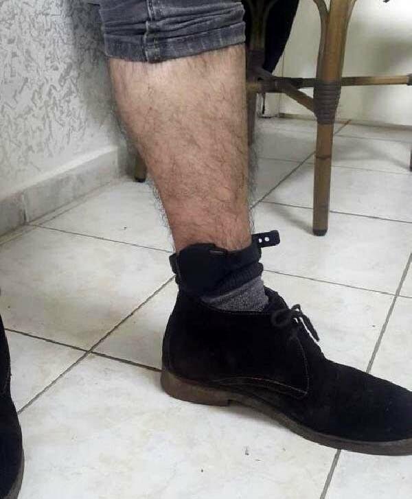 d Elektronik kelepçeyi kırdı, mahkeme bırakmadı