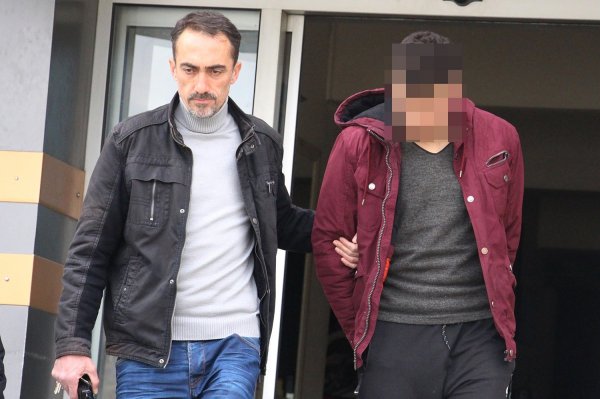 i Manisa'da kablo çalan 3 kişi tutuklandı