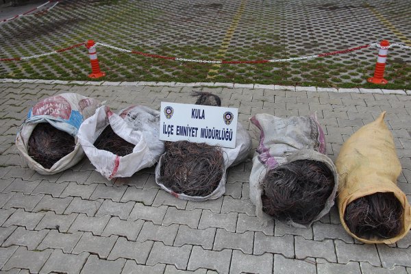 i Manisa'da kablo çalan 3 kişi tutuklandı