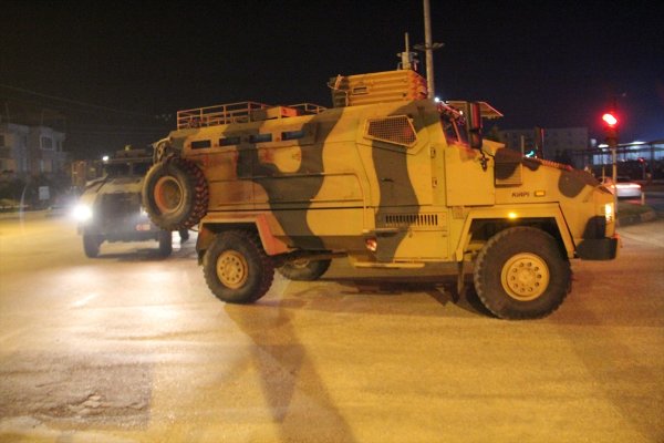 a Sınıra tank ve komando sevkiyatı