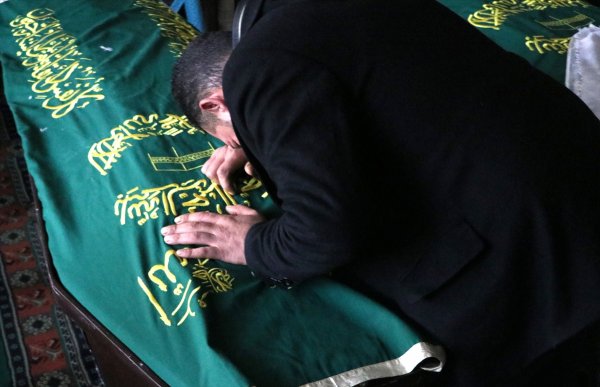 a İzmir'de hamile anne ve 5 yaşındaki oğlu ölü bulundu